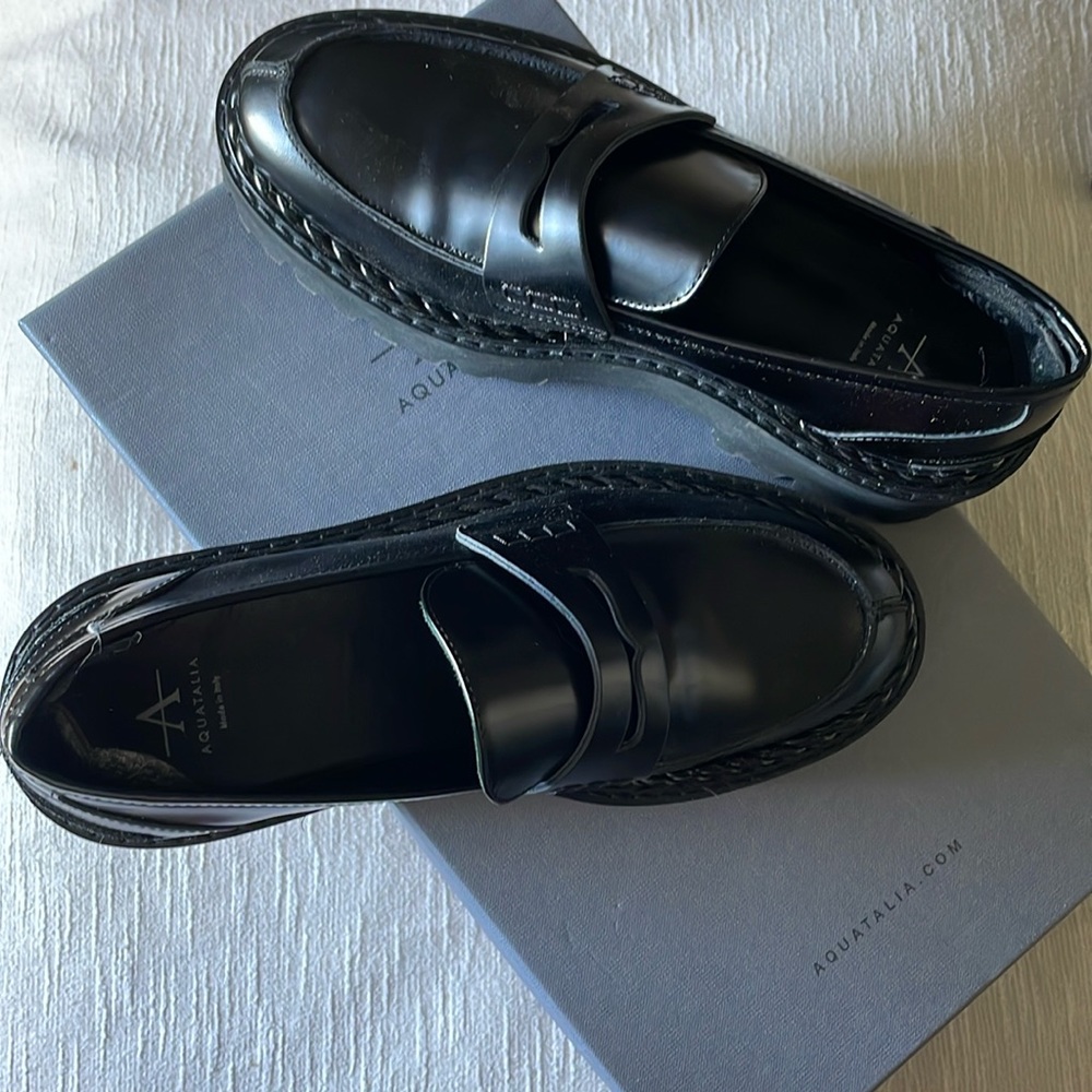 Aquatalia leather loafers size 7 in black
